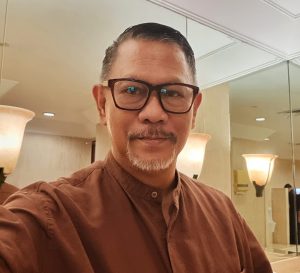 Negeri di Bawah Bayang-Bayang Kekuasaan Lama