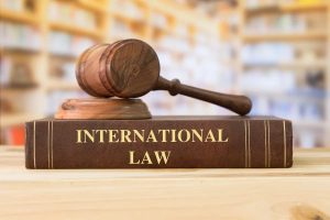 PERKEMBANGAN HUKUM INTERNASIONAL DI ERA GLOBALISASI TANTANGAN DAN PELUANG